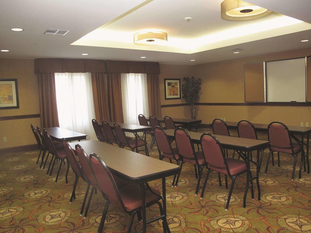 La Quinta By Wyndham / Sill Hotel