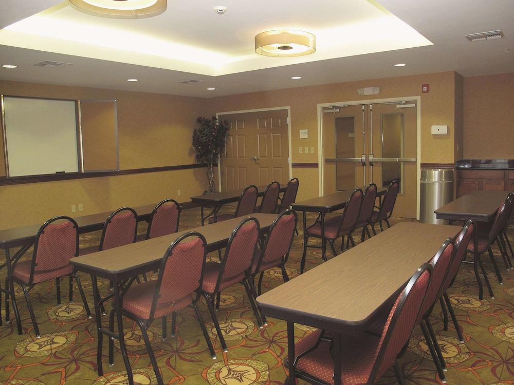 Hotel La Quinta By Wyndham / Sill Lawton