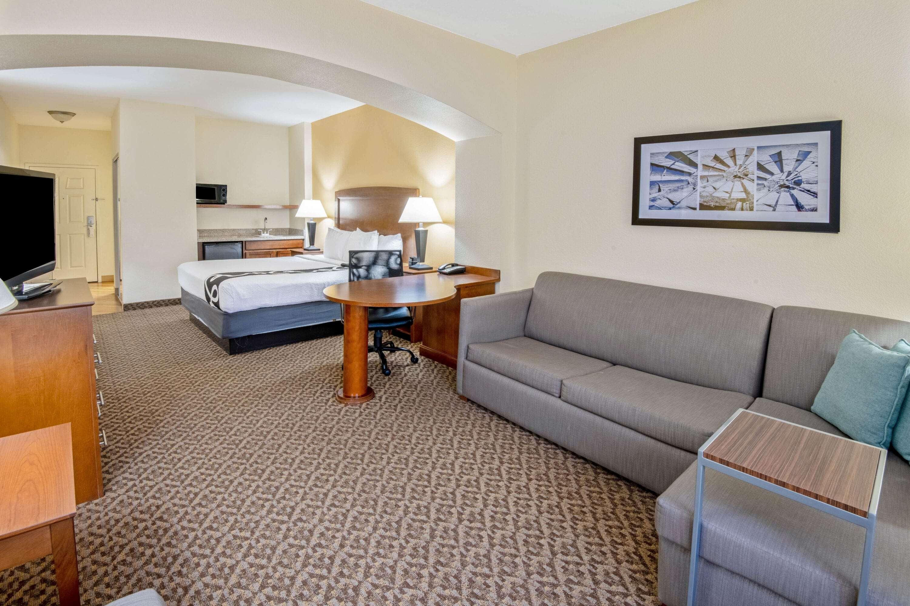 Hotel La Quinta By Wyndham / Sill