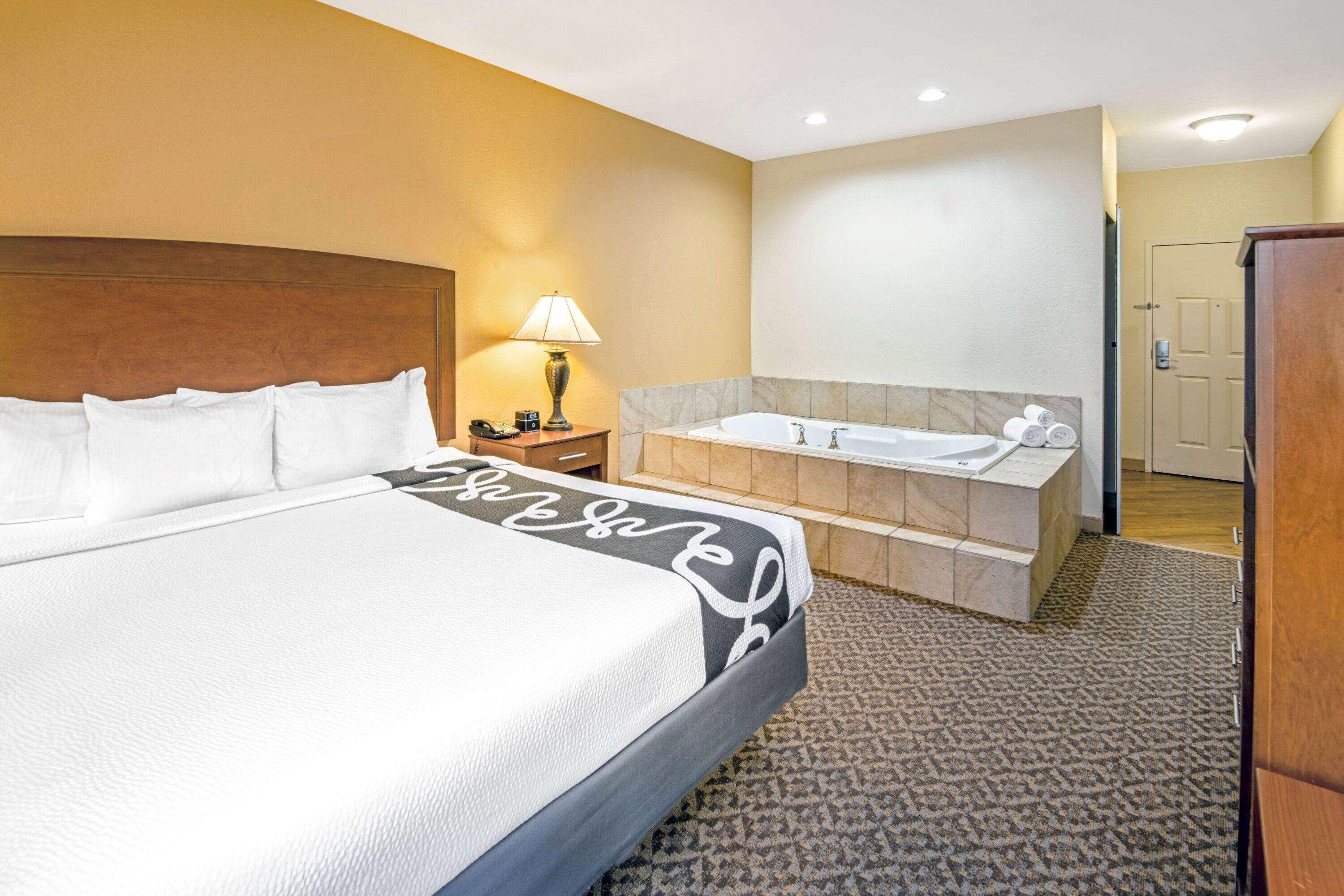 Hotel La Quinta By Wyndham / Sill Lawton